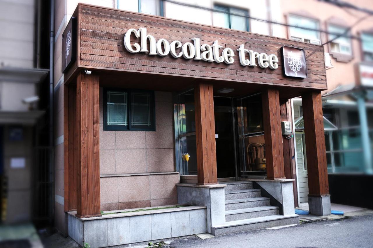 Отель Chocolate Tree Sinchon Сеул Экстерьер фото